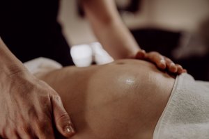 Těhotenská masáž